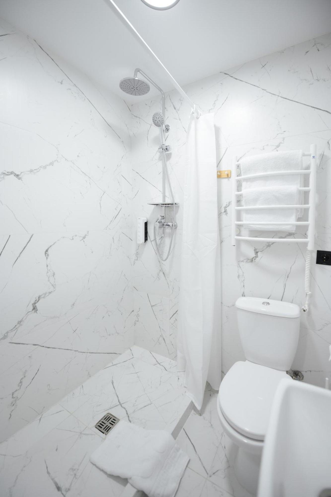 Myfreedom Апартаменти Вул Лаврська 4 Kyiv Exterior photo